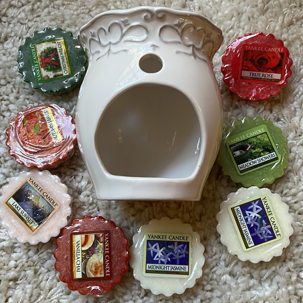 Yankee Candle Wax Melt Burner and 8 Tarts